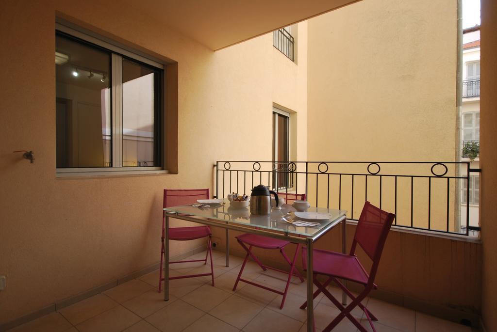 Le Vieux Port Apartments Канни Екстер'єр фото